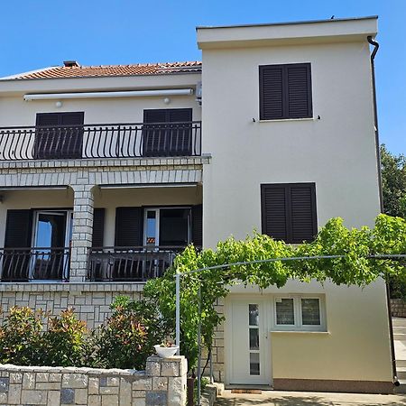 Vila Beleca Krk - Apartments Rest & Sea Krk Town Eksteriør bilde