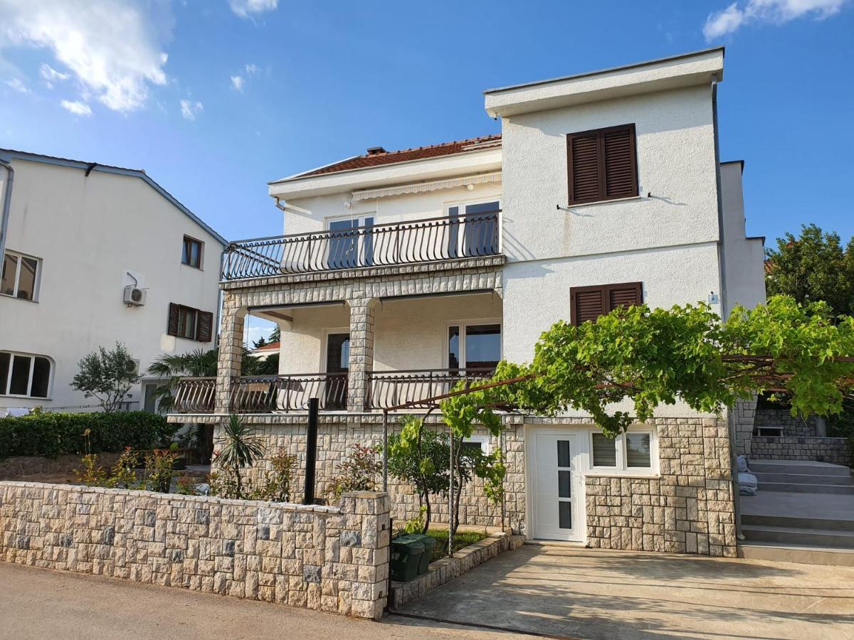 Vila Beleca Krk - Apartments Rest & Sea Krk Town Eksteriør bilde